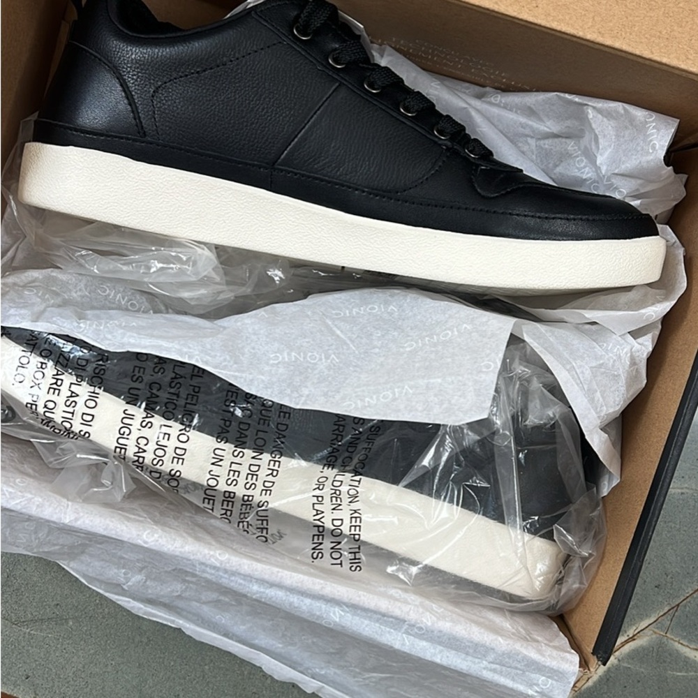 Black Leather Women’s Vionic Sneakers